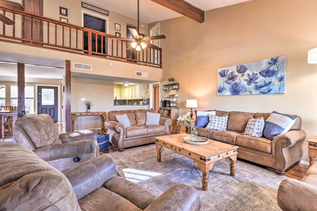 Lakefront Home With Point Venture Golf Access! Exterior photo